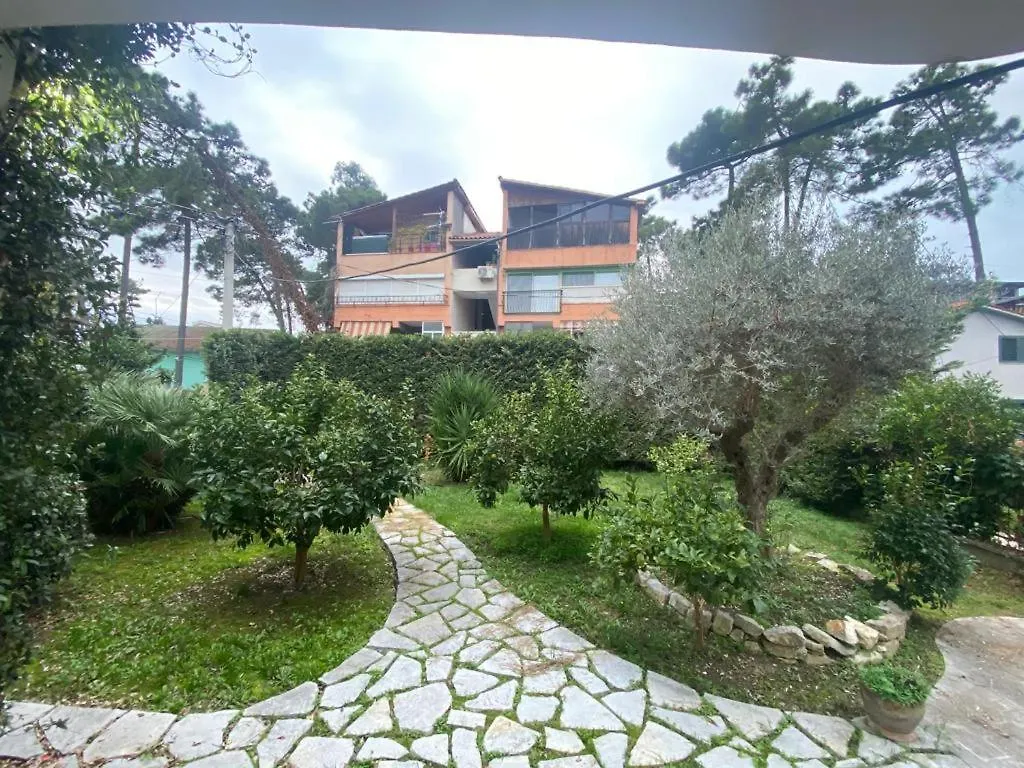 Villa Mimoza Golem